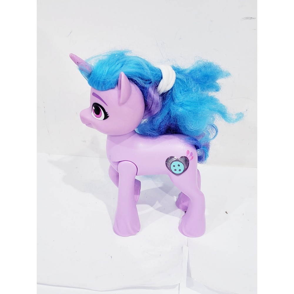 Hasbro My Little Pony Unicorn Charms Izzy Moonbow Figure